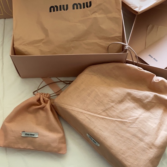 BRAND NEW WITH ALL INCLUSION - Picture 3 of 4